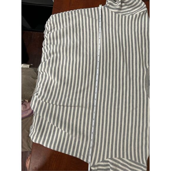 Dazy Grey White Striped Knit Crewneck Pull Over Sweater Size Small - Picture 11 of 11